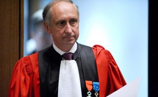 La Cour de cassation a confirmé mardi l'annulation de la mise en examen de l'ex-procureur de Nanterre Philippe Courroye et de son ex-adjointe Marie-Christine Daubigney dans l'affaire des "fadettes", rejetant le pourvoi de journalistes du Monde.