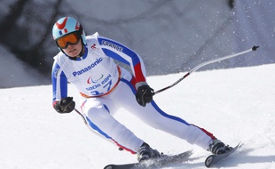 Solène Jambaqué remporte la médaille d'argent du Super-G debout des Jeux paralympiques de Sotchi, le 10 mars 2014.