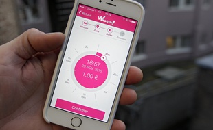 L'application Whoosh! permet de payer son stationnement avec son téléphone. Ici lors de son lancement à Lille.