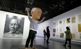Des visiteurs à l'exposition "Picasso.mania" le 6 octobre 2015 au Grand Palais à Paris