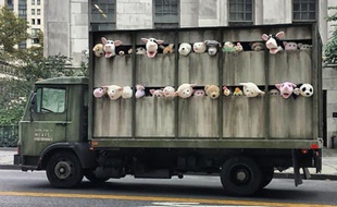 The Sirens of the lambs, une œuvre du street artist Banksy.