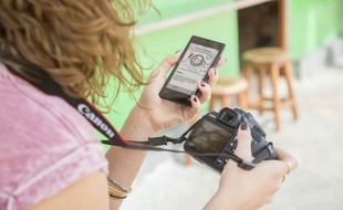 Les fabricants d'appareils photo numériques tentent de jouer la complématarité avec le smartphone.