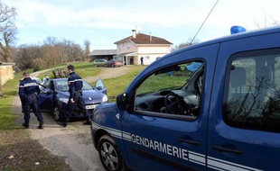 La découverte des corps de deux bébés par des gendarmes à proximité d'une ferme à Saint-Loubouer (Landes), au sud de Mont-de-Marsan, a donné une nouvelle ampleur à une dramatique affaire d'infanticide dans une famille nombreuse.