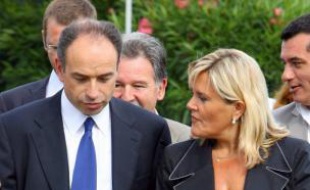 Cette mesure, souligne Mme Tabarot, s'inscrit dans le droit fil des conclusions du groupe de travail parlementaire relatif à la publicité et aux activités commerciales de la télévision publique, qu'elle a coprésidé avec le patron des députés UMP, Jean-François Copé.