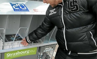 Strasbourg est la première ville à expérimenter les nouveaux présentoirs.