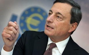 La Banque centrale européenne (BCE) s'est dite jeudi prête à continuer d'intervenir pour soutenir la zone euro toujours engluée dans la récession, sans en voir la nécessité ce mois-ci.