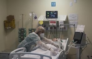 Au Brésil, plus de 350.000 personnes sont mortes du Covid-19 depuis mars 2020.