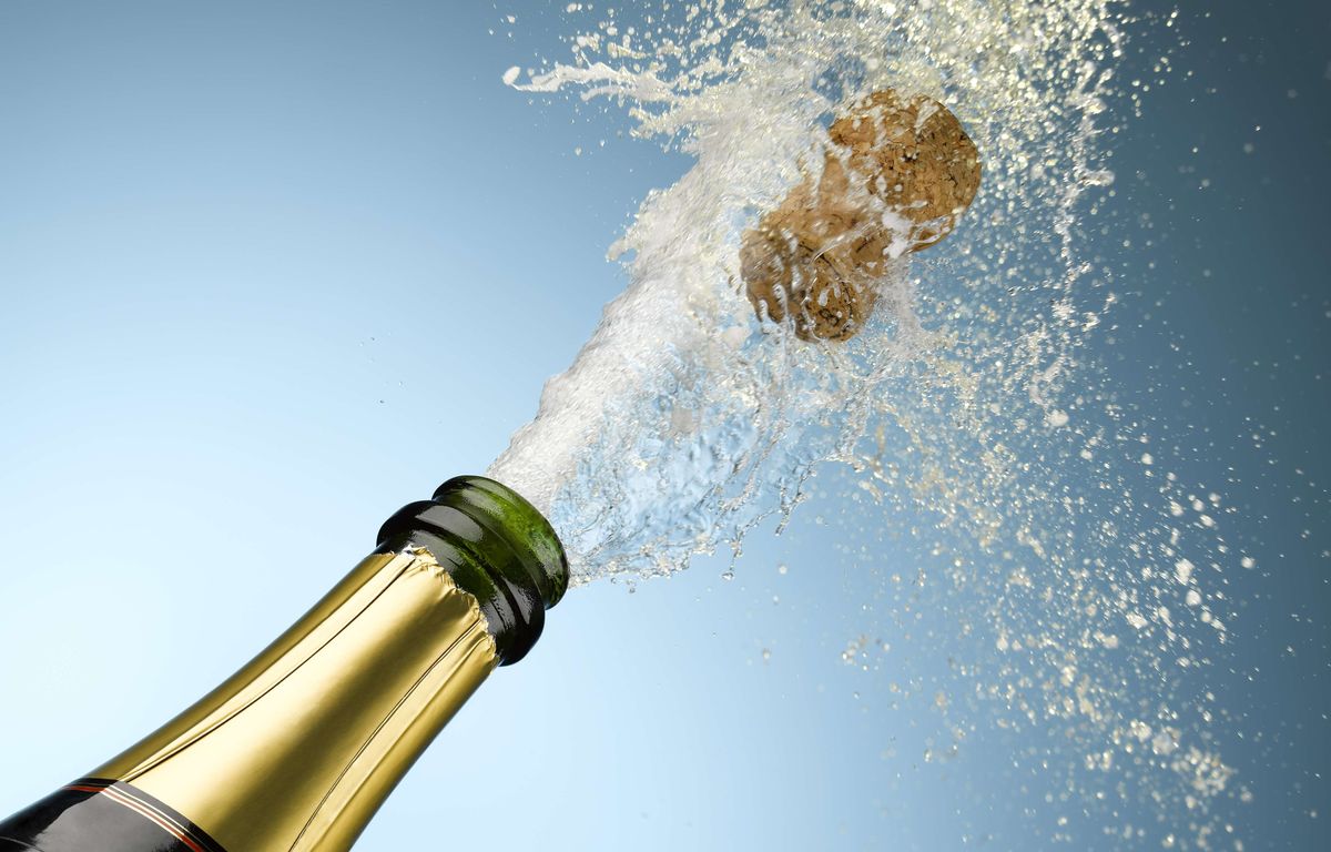 Quand le débouchage d'une bouteille de champagne provoque une onde