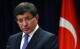 La Turquie a décidé d'imposer des sanctions économiques et financières contre le régime syrien qui continue de réprimer dans le sang un mouvement de contestation, a déclaré mercredi le chef de la diplomatie turque Ahmet Davutoglu.