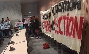 Le 24 octobre 2017, des étudiants en colère ont interrompu le conseil d'administration de l'université Toulouse2/Jean-Jaurès.