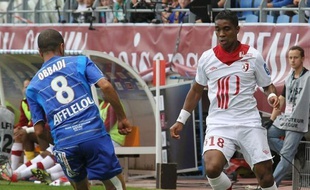 Lille et Bordeaux, la tête vraisemblablement déjà tournée vers la coupe d'Europe, ont été tenus en échec à Troyes (1-1) et Valenciennes (0-0) samedi lors de la 5e journée de L1, qui a vu le Paris SG battre vendredi Toulouse (2-0).