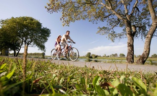 Des cyclistes sur un itinéraire de Loire-Atlantique.