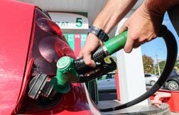 Pourquoi vous aurez (probablement) encore votre voiture thermique en 2035 ?