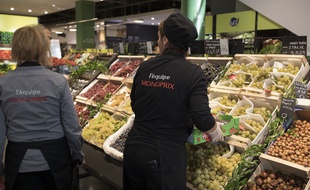 Le rayon d'un supermarché Monoprix à Paris.