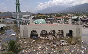 Les ruines d'une mosquée après le tsunami à Palu, sur l'île de Sulawesi, en Indonésie, le 29 septembre 2018.