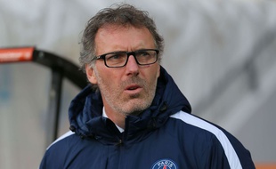 Laurent Blanc lors du match entre Lorient et le PSG le 21 novembre 2015.