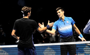 Novak Djokovic et Roger Federer lors de leur affrontement en phase de groupes du Masters de Londres, le 16 novembre 2015.