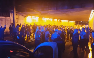 Des supporters irlandais chantent à Bordeaux le 17 juin 2016.