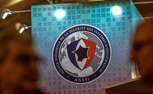 Le logo de l'ANSSI, l'Agence nationale de la sécurité des systèmes d'information, lors du dixième forum sur la cybersécurité, le 23 janvier 2018 à Lille.