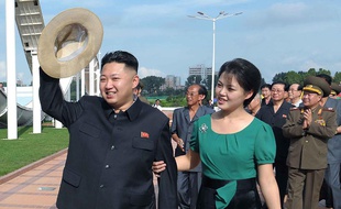 Kim Jong-un et son épouse Ri Sol-ju en 2012.