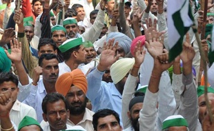 Le parlement indien a voté une loi très attendue qui vise à mieux rémunérer les propriétaires, souvent des paysans, dont les terrains sont recherchés pour la construction de sites industriels, cherchant ainsi à desserrer un des freins de l'économie.