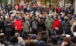 L'aménagement d'une rue de Burgos, dans le nord de l'Espagne, mobilise depuis vendredi des milliers d'habitants qui protestent contre des dépenses jugées superflues en temps de crise, leurs rassemblements émaillés d'incidents offrant une image insolite dans cette ville réputée tranquille.