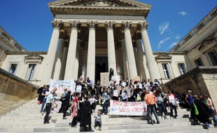 Manifestation devant le Palais de Justice de Montpellier le 29 avril 2014