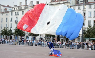 Un parachutiste de l'Armée de l'air lors d'une démonstration (illustration).