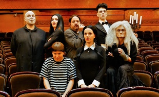 Une partie de la troupe de la comédie musicale «La Famille Addams».