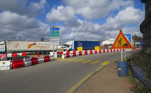 Le rond point des Etablières est en travaux.