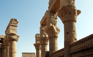 Colonnes et chapiteaux (photo d'illustration).