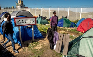 Un camp de migrants à Calais, le 19 septembre 2015. AFP PHOTO / PHILIPPE HUGUEN