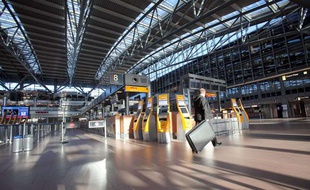 L'association des compagnies aériennes mondiales (IATA) a demandé lundi 19 avril une ouverture au moins partielle de l'espace aérien.