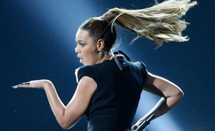 La chanteuse Beyoncé aux American Music Awards à Los Angeles, le 23 novembre 2008.