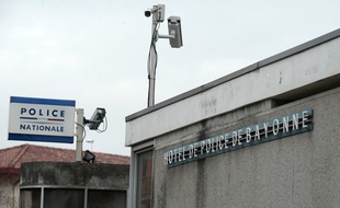 Les personnes arrêtées sont en garde à vue au commissariat de Bayonne.