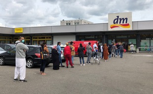 Devant l'un des Dm-Drogerie Market de Kehl, la ville-frontière proche de Strasbourg.
