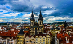 La musique classique fait vibrer Prague au rythme des timbales.