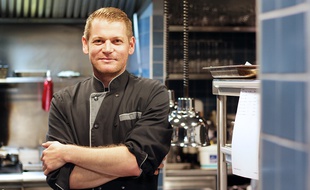 Le chef, qui tient une brigade de sept personnes, sert seulement 28 couverts