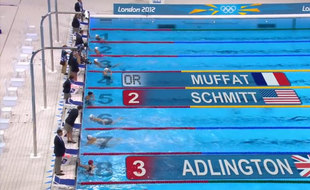Capture d'écran de la médaille d'or de Camille Muffat à Londres, en 2012