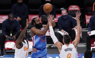 James Harden face à Orlando pour son premier match avec les Nets