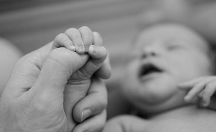 Attention au syndrome de la tête plate chez les bébés