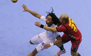 La France, après un premier match tourmenté, a retrouvé des eaux plus calmes avec un succès aisé sur le Monténégro (32-20) qui lui a permis de sauvegarder ses forces pour la suite, lors de la 2e journée du Mondial de handball, dimanche à Granollers.