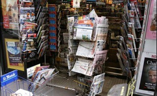 La Tribune et la Croix ont fait leur apparition dans les kiosques lundi sous un nouveau visage, un an après les nouvelles formules lancées par Le Monde, le Figaro et l'Humanité.