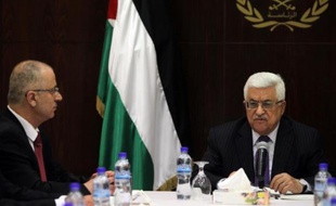 Le président palestinien Mahmoud Abbas recevra dimanche, pour la troisième fois en 48 heures, son Premier ministre Rami Hamdallah qui menace de démissionner, a indiqué samedi soir à l'AFP un haut responsable palestinien.