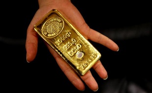 La vente ou l'échange d'or avec l'Iran peut depuis lundi être sanctionné par les Etats-Unis, en application d'une loi votée par le Congrès américain en décembre et qui vise à empêcher l'Iran d'exporter du pétrole en échange du métal précieux