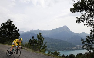Le maillot jaune du Tour de france, Chris Froome, le 17 juillet 2013, durant le contre-la-montre entre Embrun et Chorges.