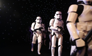 Des Storm Troopers au Festival du film de Dubai, le 13 décembre 2017.