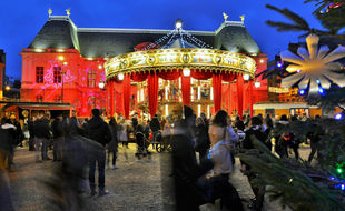 Le carrousel géant avait déjà pris place sur la place du Parlement à Rennes pour les fêtes de Noël en 2019.