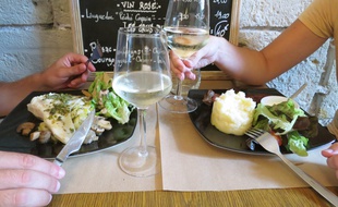 Nantes, le 15 septembre 2014, dégustation de vin muscadet dans un restaurant nantais