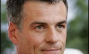 L'auteur emblématique des "Guignols de l'Info", Bruno Gaccio, a été renvoyé devant le tribunal correctionnel de Paris pour "violence avec arme par destination" à la suite d'une rixe survenue jeudi, a-t-on appris mardi de source judiciaire, confirmant une information du Parisien.